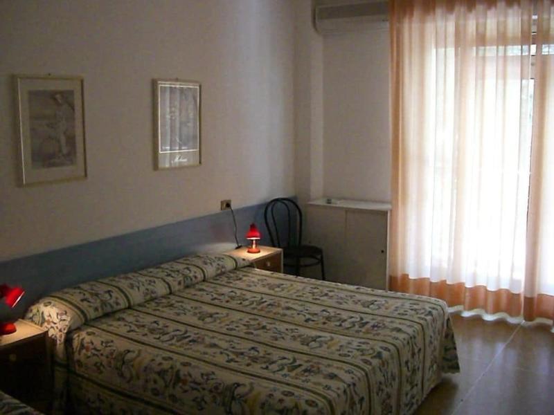 Hotel Myriam Lignano Sabbiadoro Exteriör bild