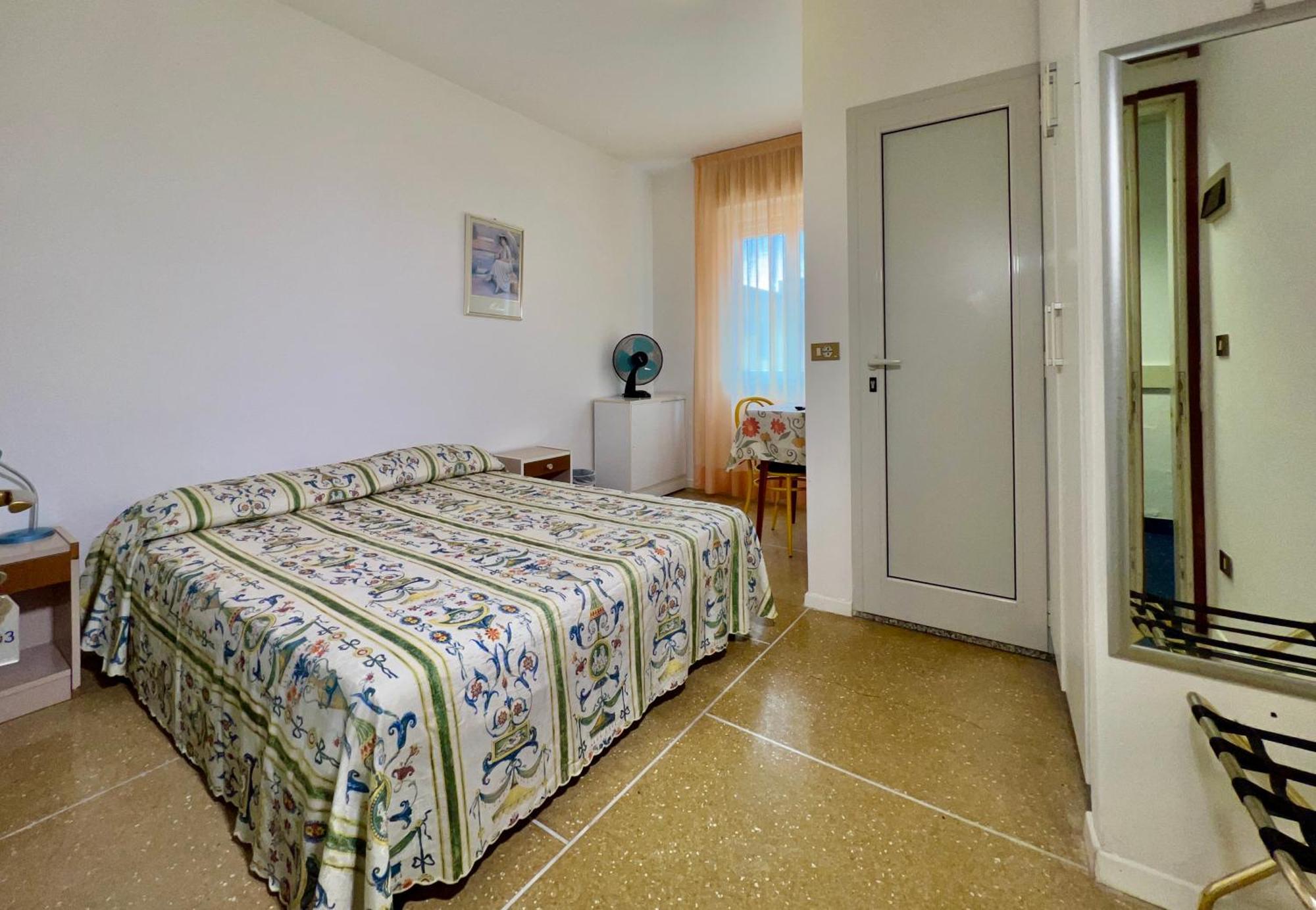 Hotel Myriam Lignano Sabbiadoro Exteriör bild