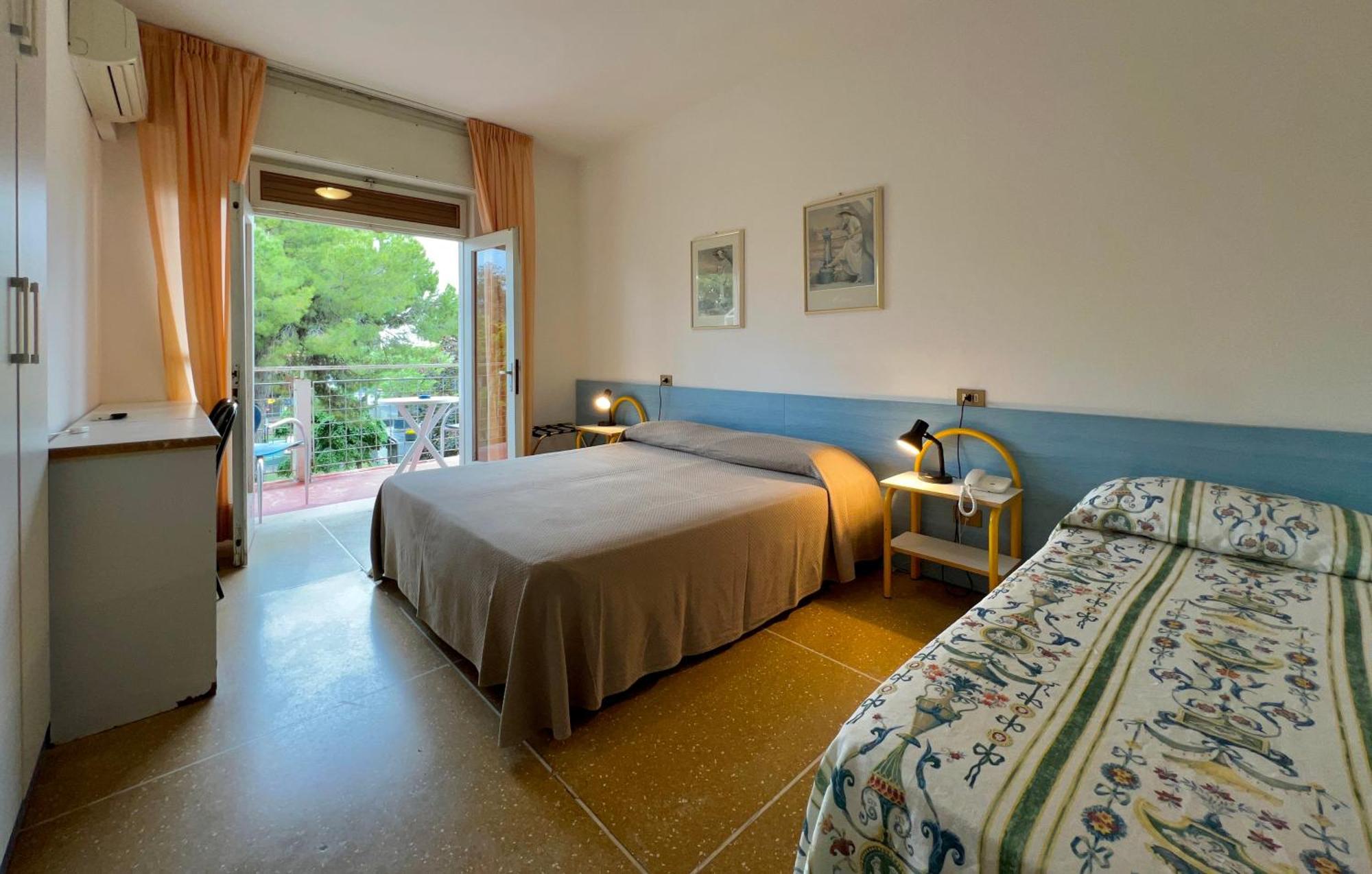Hotel Myriam Lignano Sabbiadoro Exteriör bild