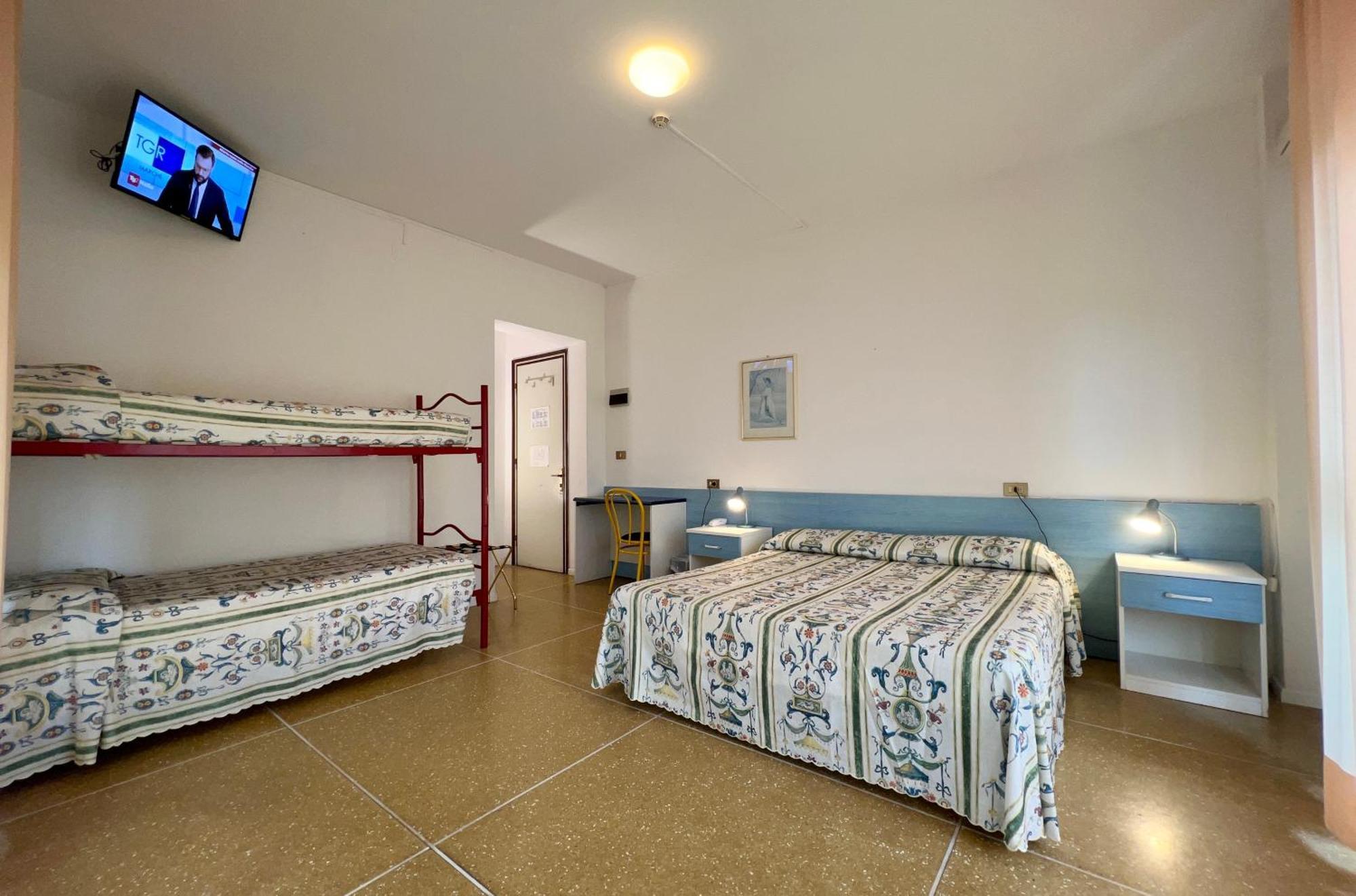 Hotel Myriam Lignano Sabbiadoro Exteriör bild