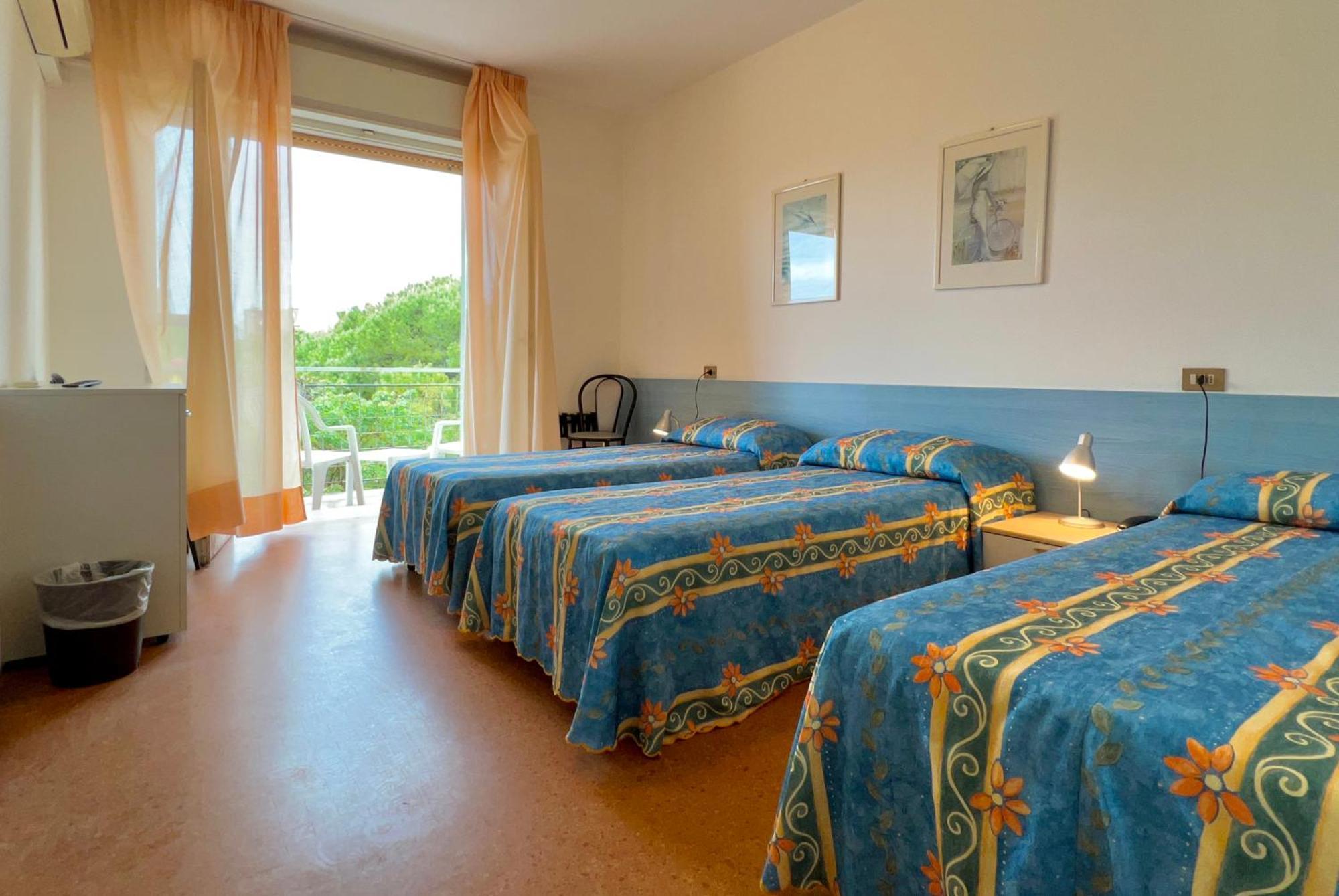 Hotel Myriam Lignano Sabbiadoro Exteriör bild