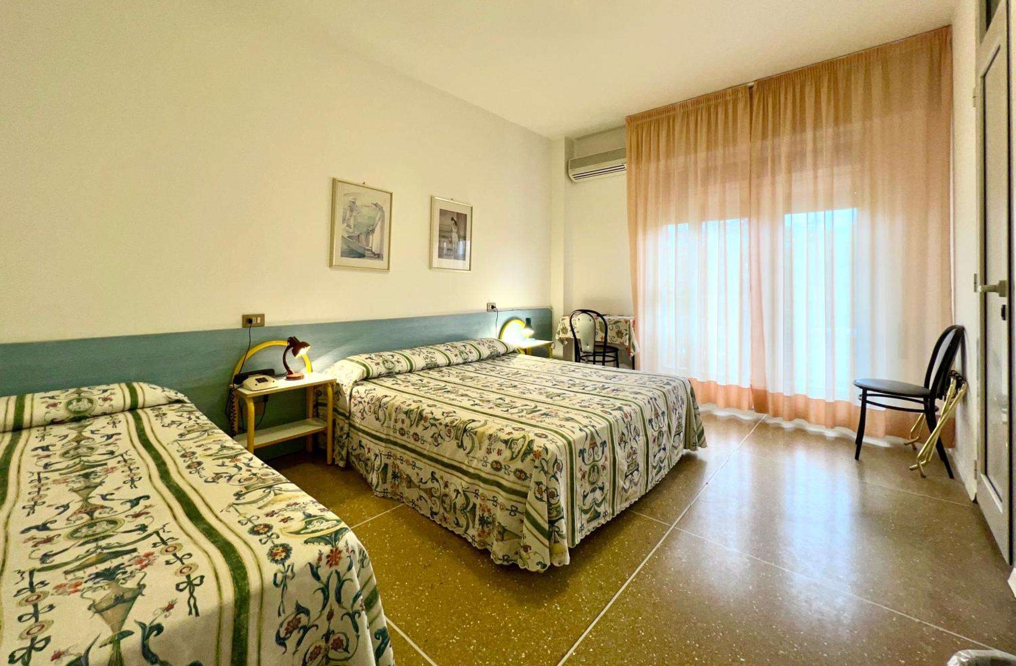 Hotel Myriam Lignano Sabbiadoro Exteriör bild