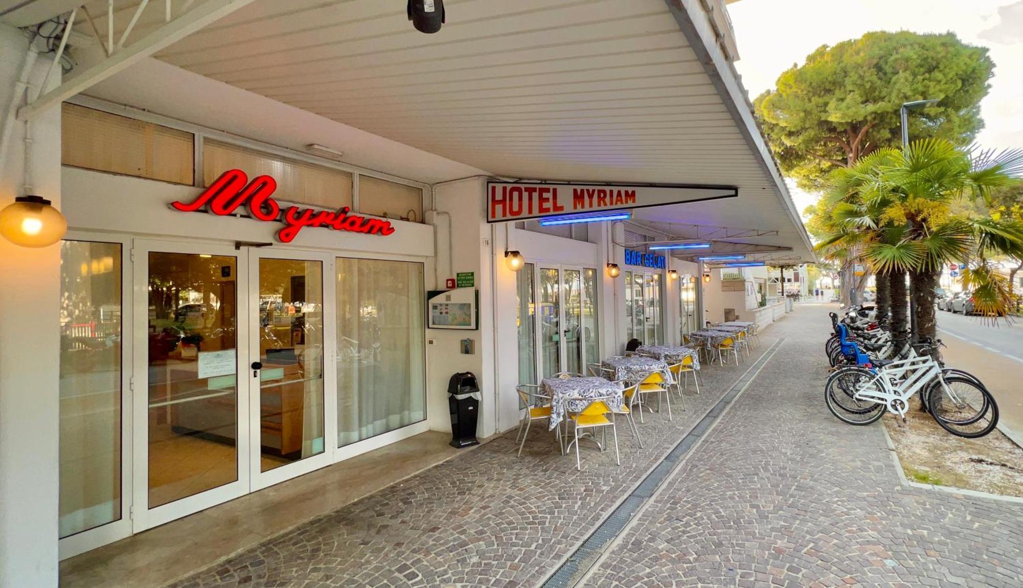 Hotel Myriam Lignano Sabbiadoro Exteriör bild