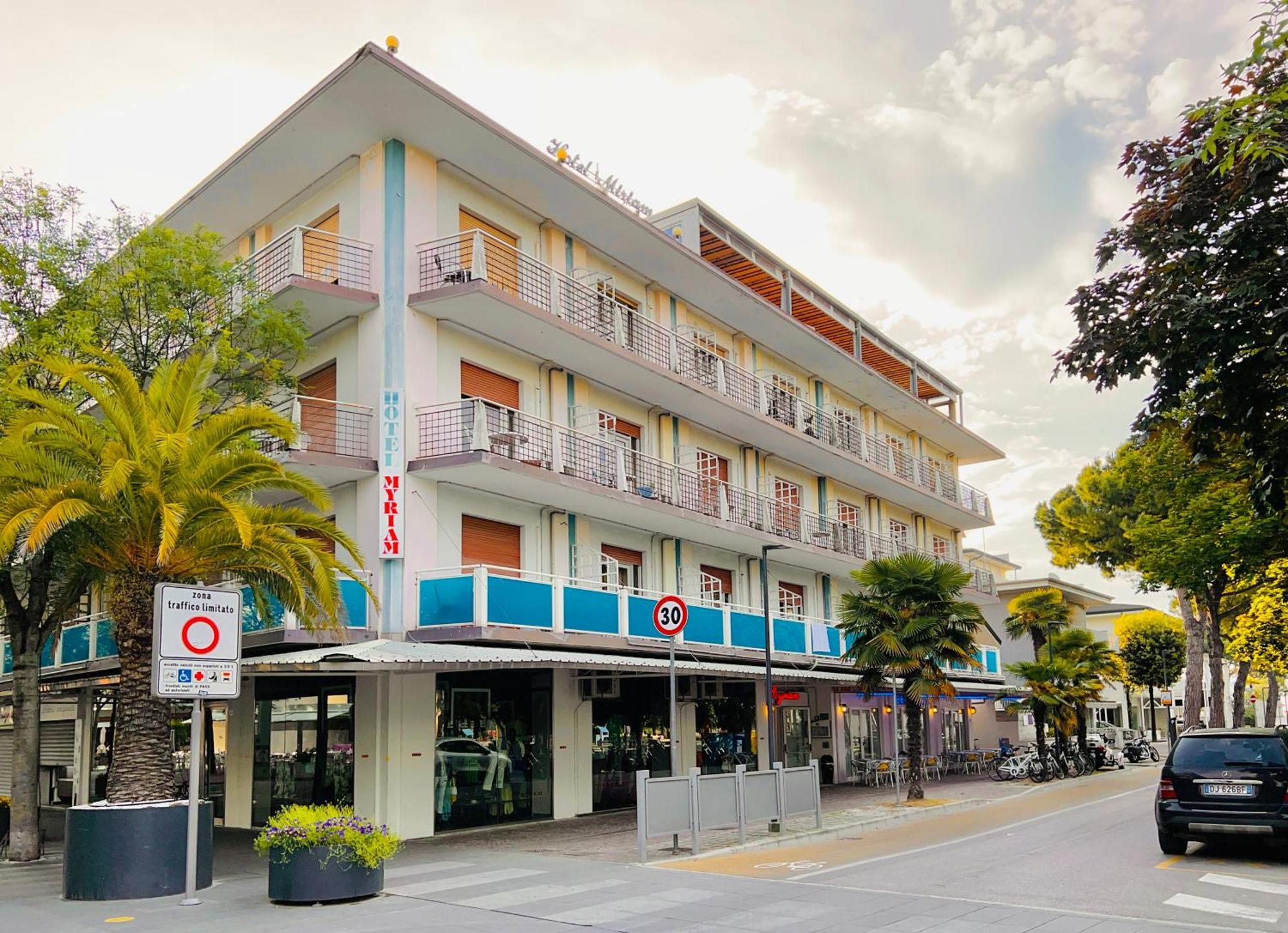Hotel Myriam Lignano Sabbiadoro Exteriör bild