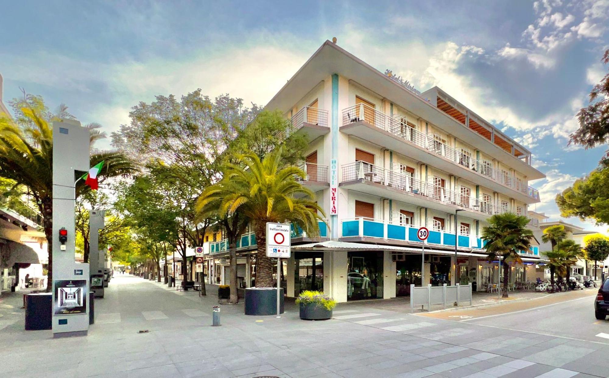 Hotel Myriam Lignano Sabbiadoro Exteriör bild